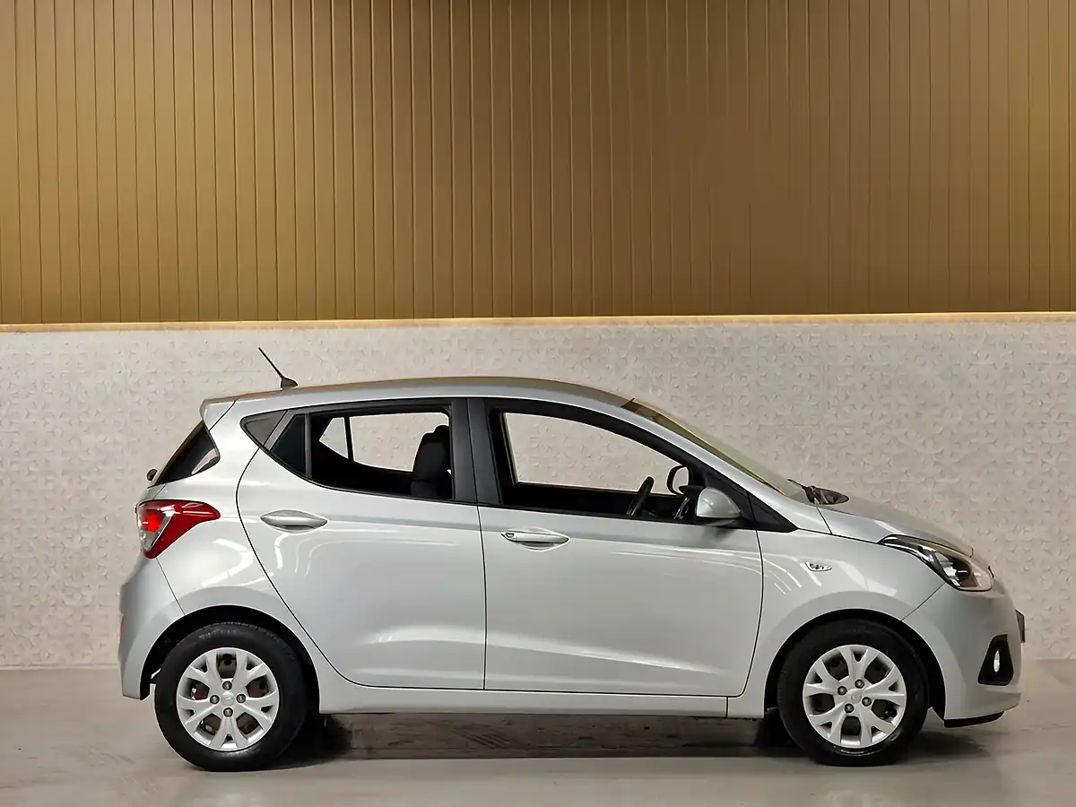 Used 2015 Hyundai I10 Se Sleek Silver Metallic - Interior and Exterior details 13