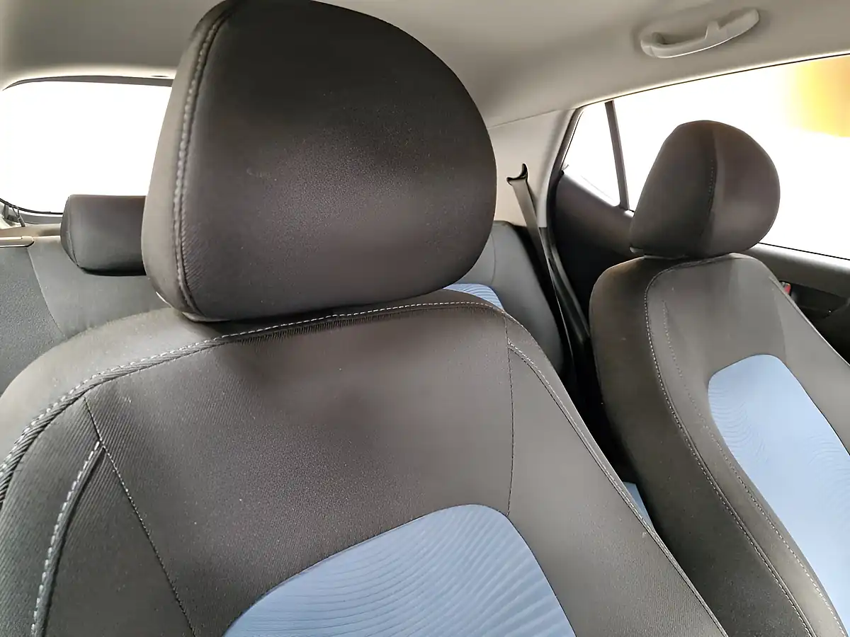 Used 2015 Hyundai I10 Se Sleek Silver Metallic - Interior and Exterior details 17