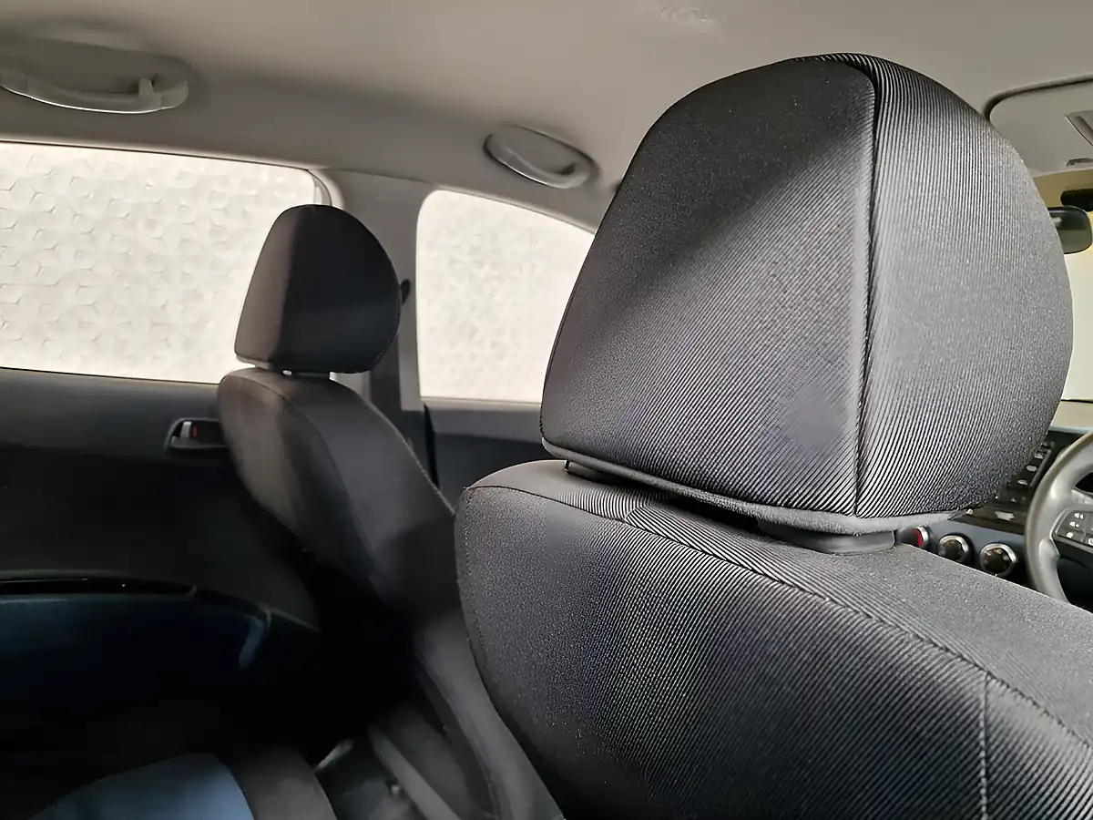 Used 2015 Hyundai I10 Se Sleek Silver Metallic - Interior and Exterior details 18