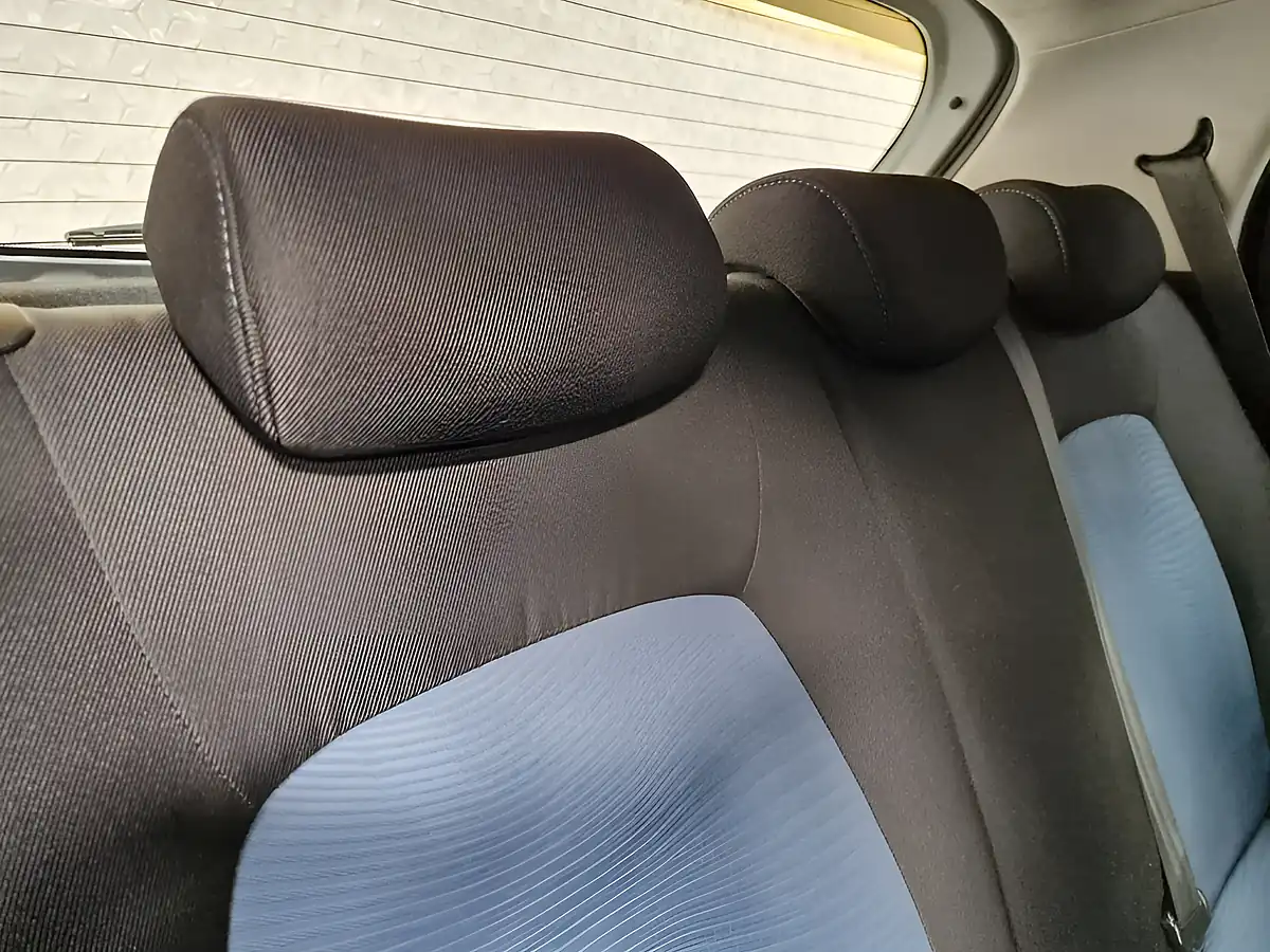 Used 2015 Hyundai I10 Se Sleek Silver Metallic - Interior and Exterior details 19