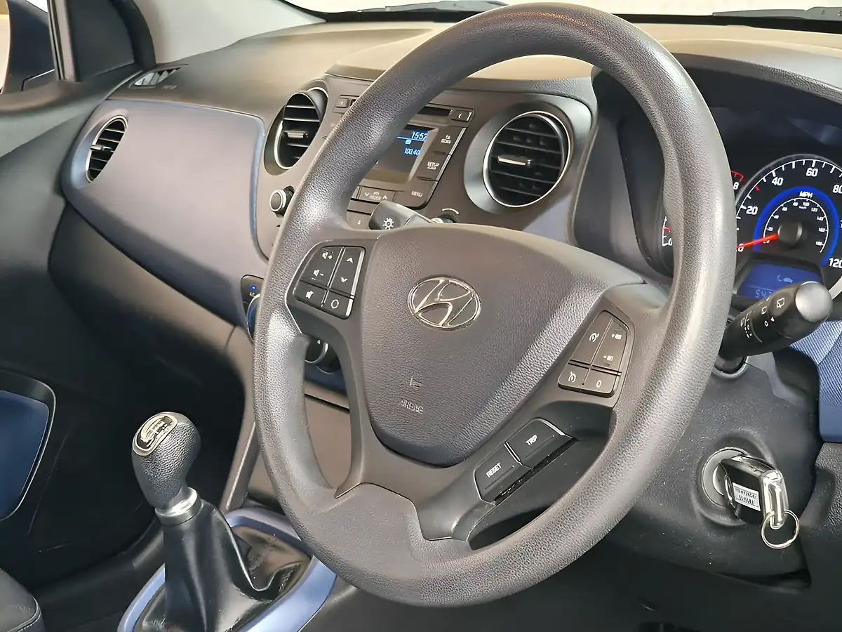 Used 2015 Hyundai I10 Se Sleek Silver Metallic - Interior and Exterior details 6