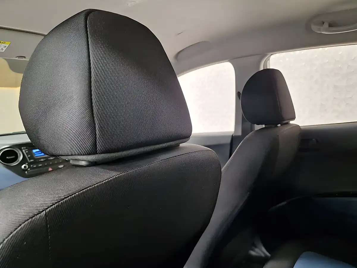 Used 2015 Hyundai I10 Se Sleek Silver Metallic - Interior and Exterior details 8
