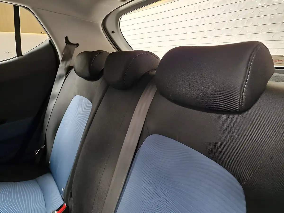 Used 2015 Hyundai I10 Se Sleek Silver Metallic - Interior and Exterior details 9