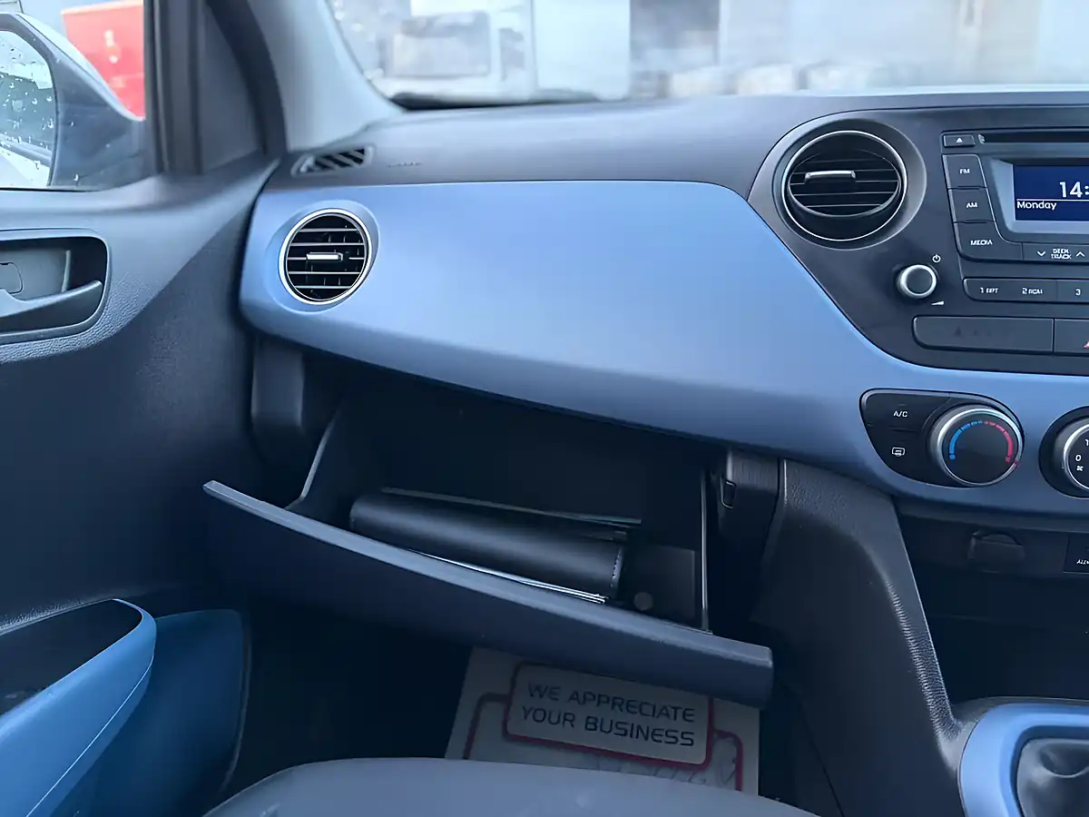 Used 2015 Hyundai I10 Se White - Interior and Exterior details 12