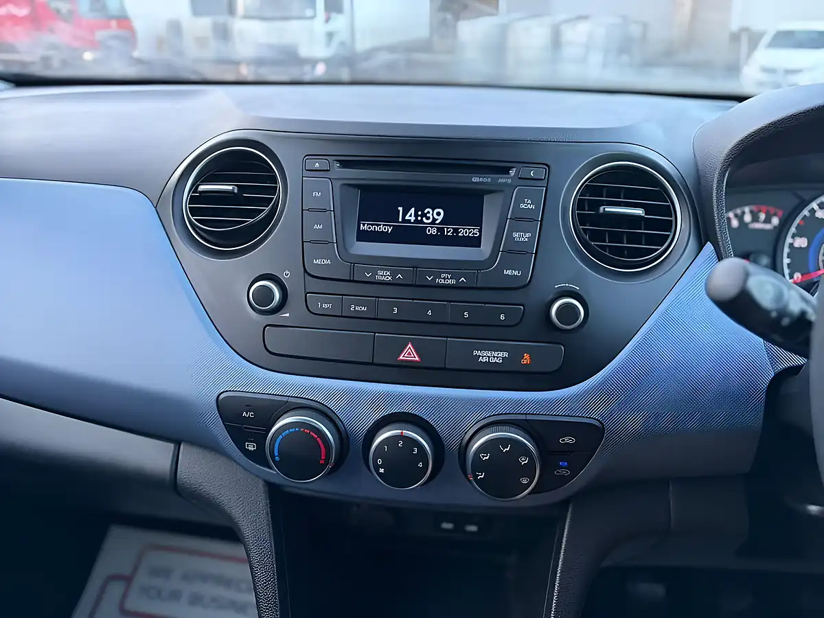 Used 2015 Hyundai I10 Se White - Interior and Exterior details 13