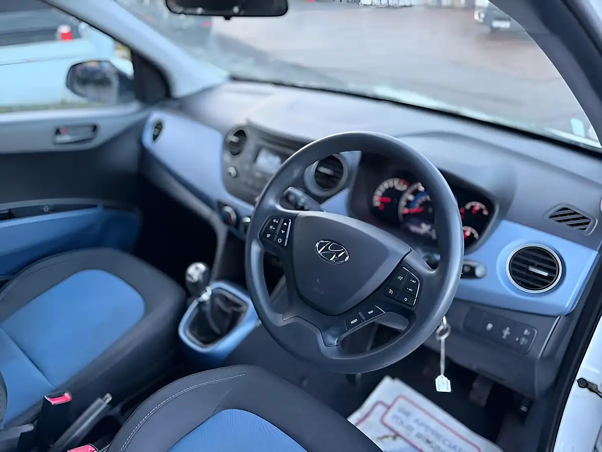 Used 2015 Hyundai I10 Se White - Interior and Exterior details 14
