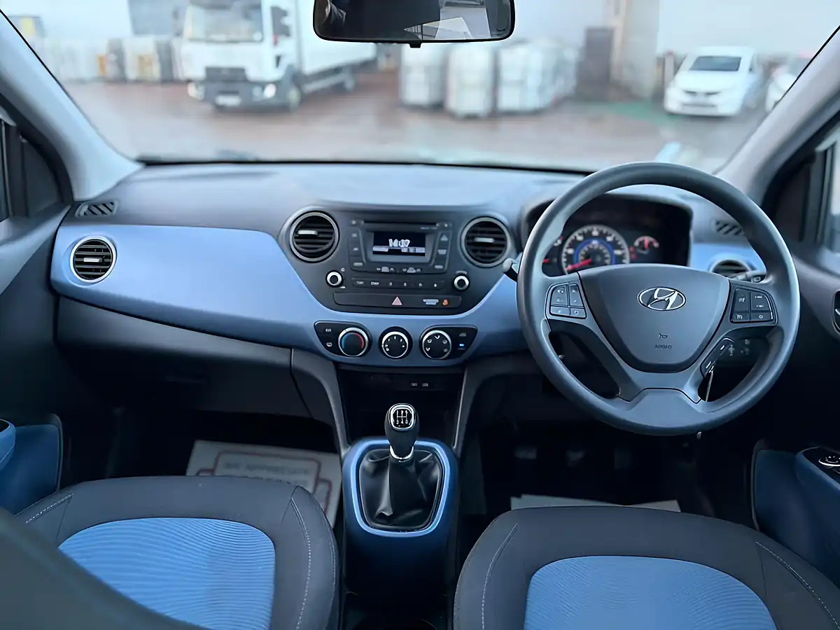 Used 2015 Hyundai I10 Se White - Interior and Exterior details 16