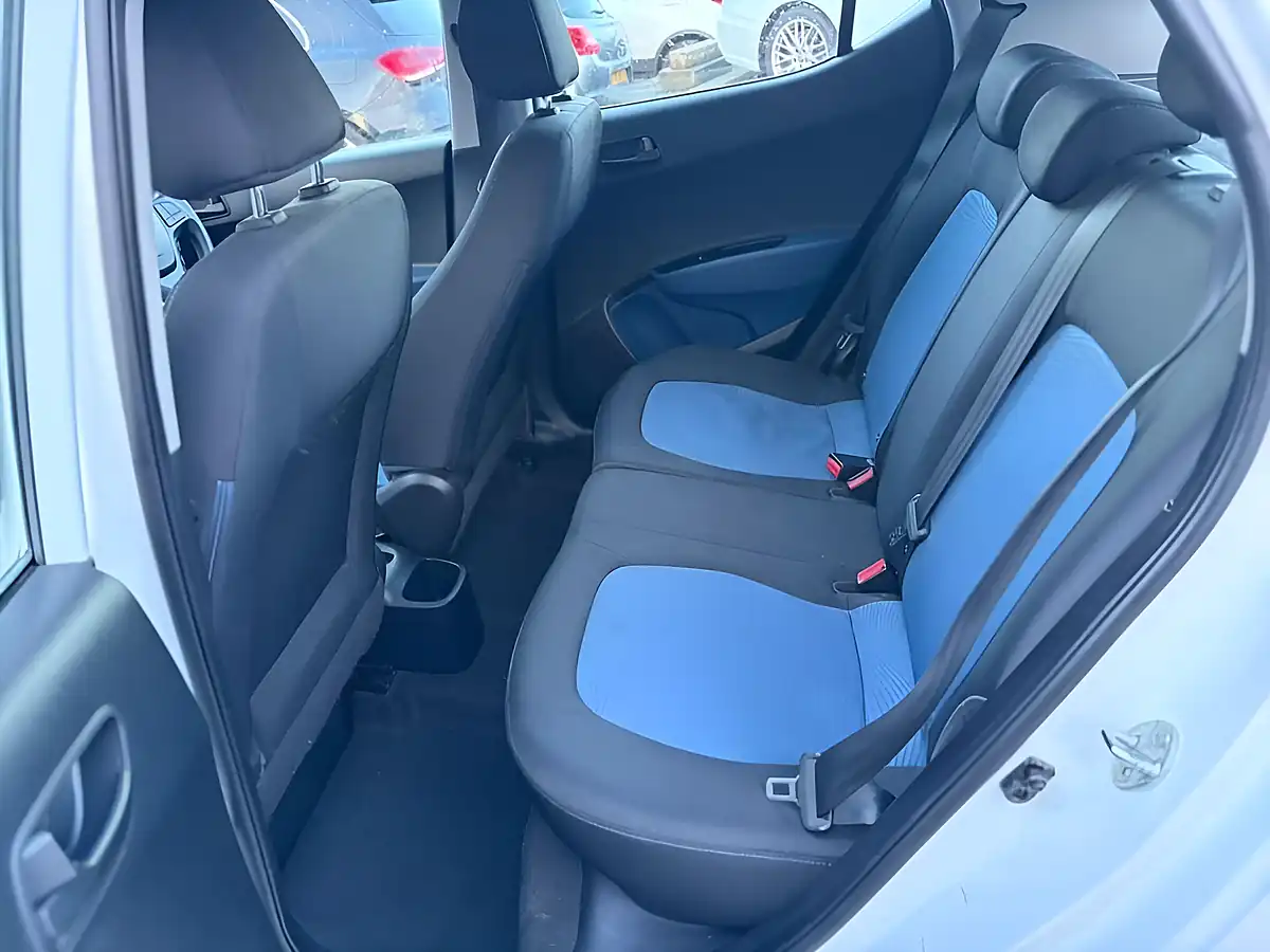 Used 2015 Hyundai I10 Se White - Interior and Exterior details 18