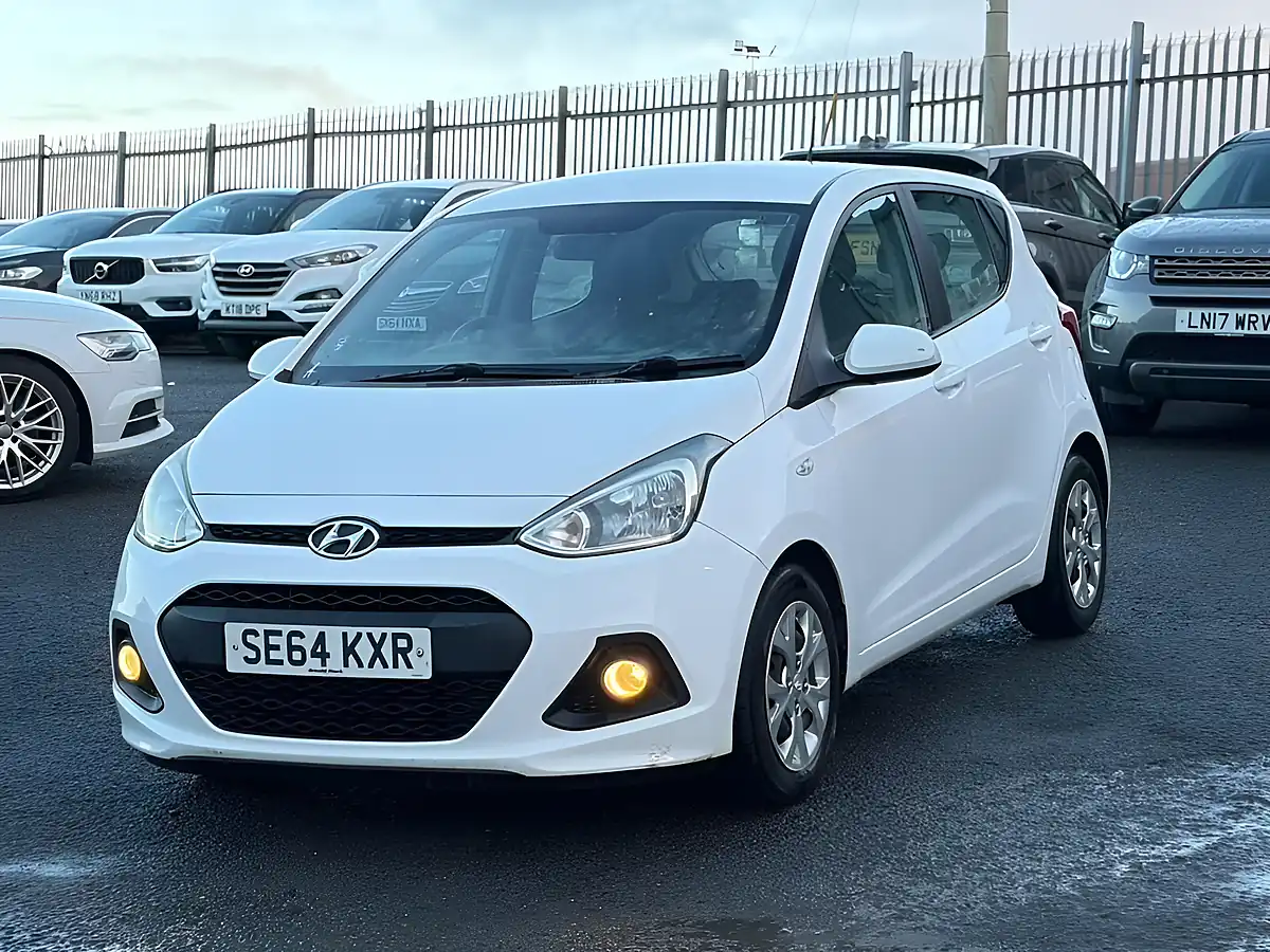 Used 2015 Hyundai I10 Se White - Interior and Exterior details 3