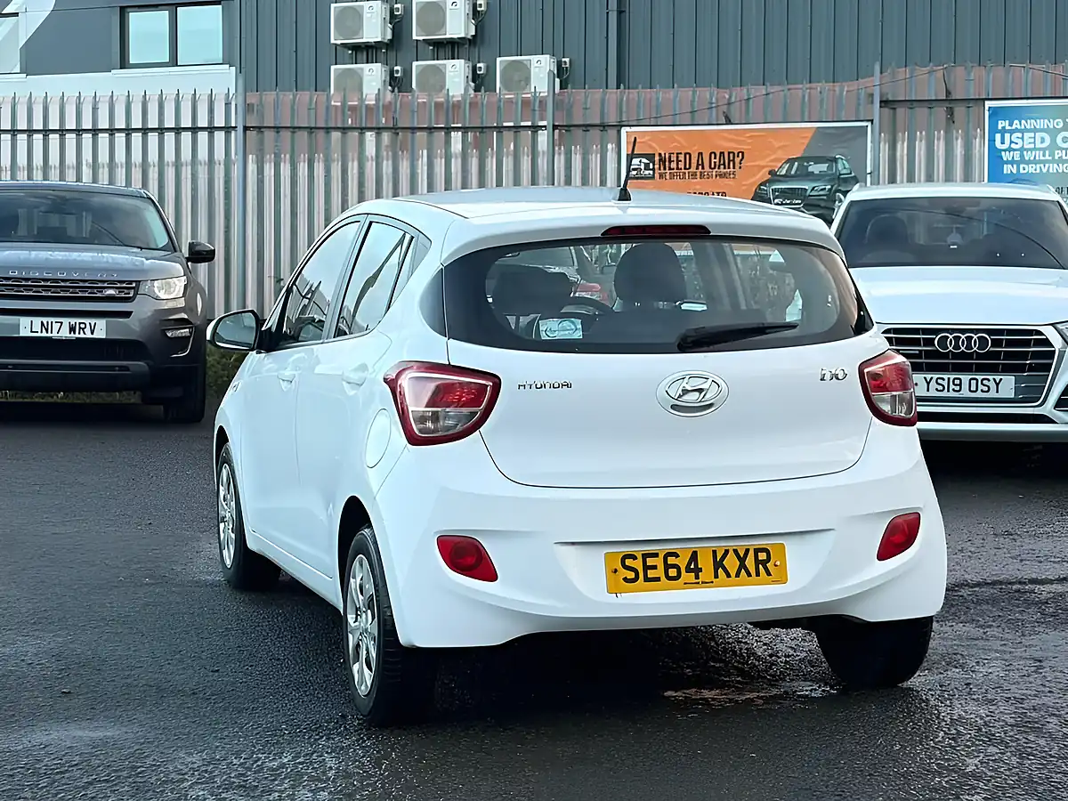 Used 2015 Hyundai I10 Se White - Interior and Exterior details 5