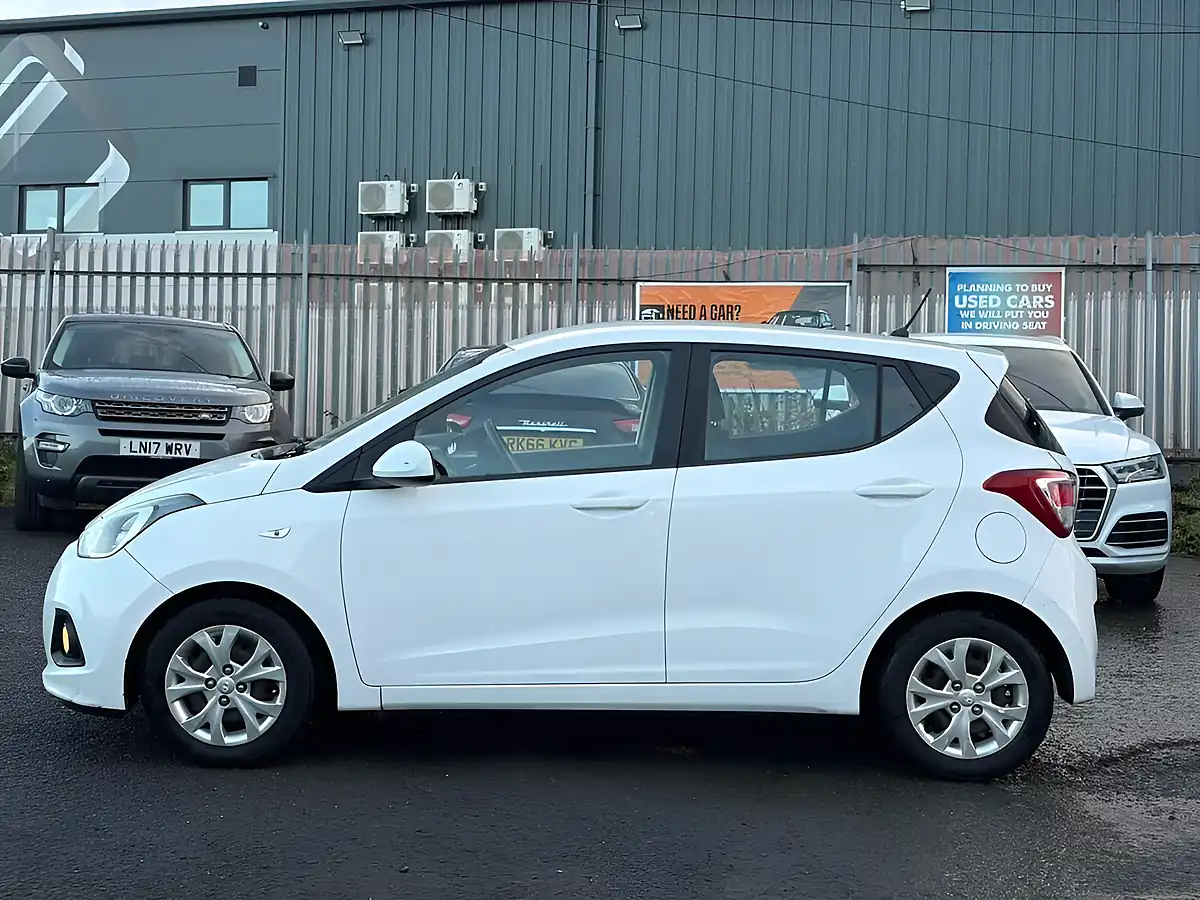 Used 2015 Hyundai I10 Se White - Interior and Exterior details 6