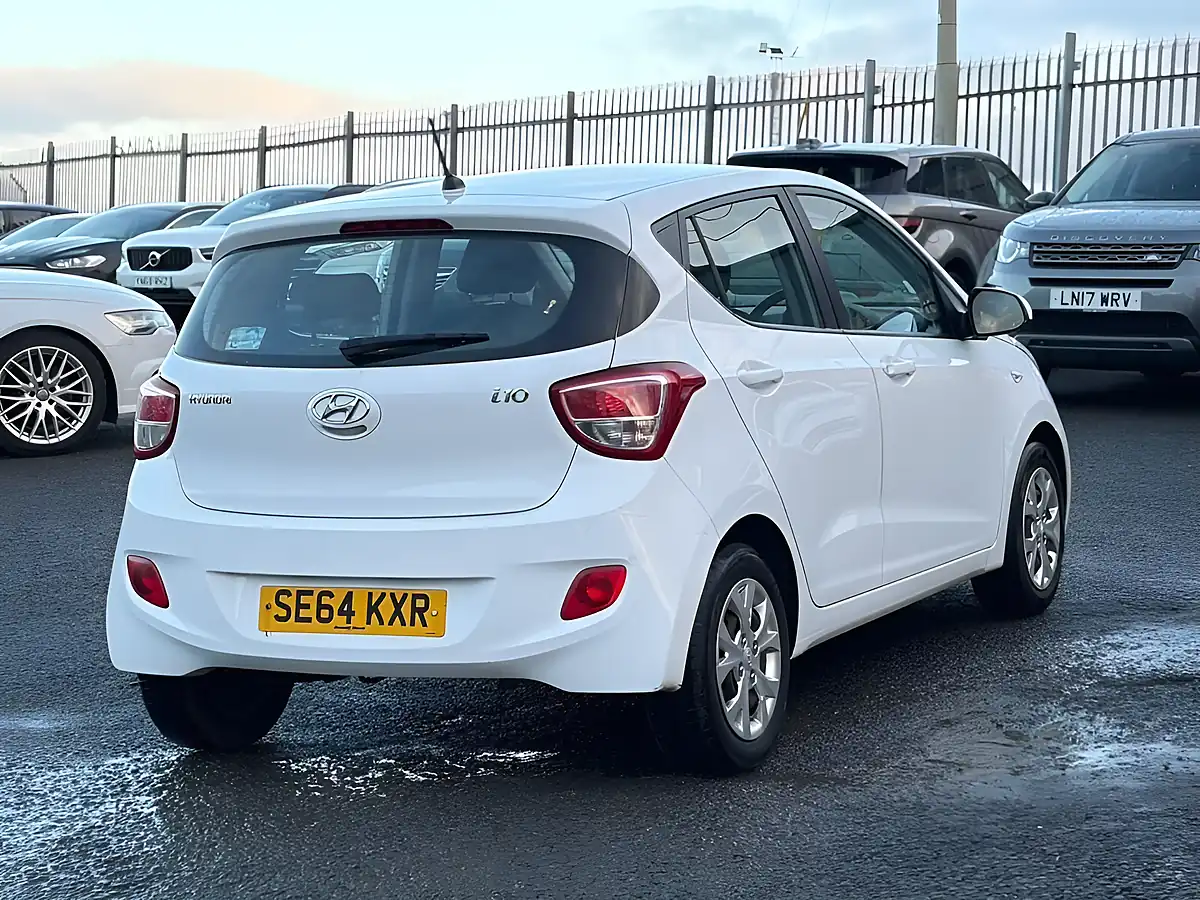 Used 2015 Hyundai I10 Se White - Interior and Exterior details 9