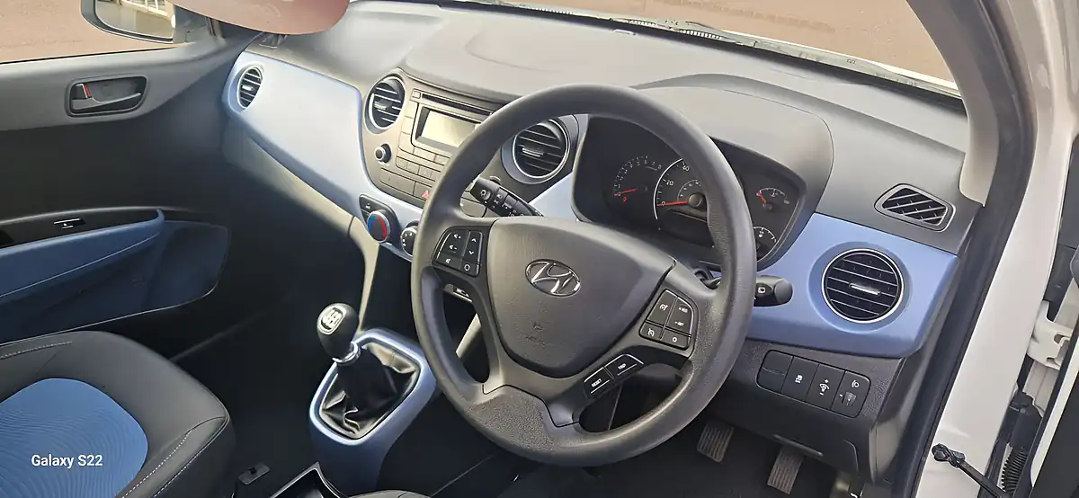 Used 2015 Hyundai i10 Se White - Interior and Exterior details 11