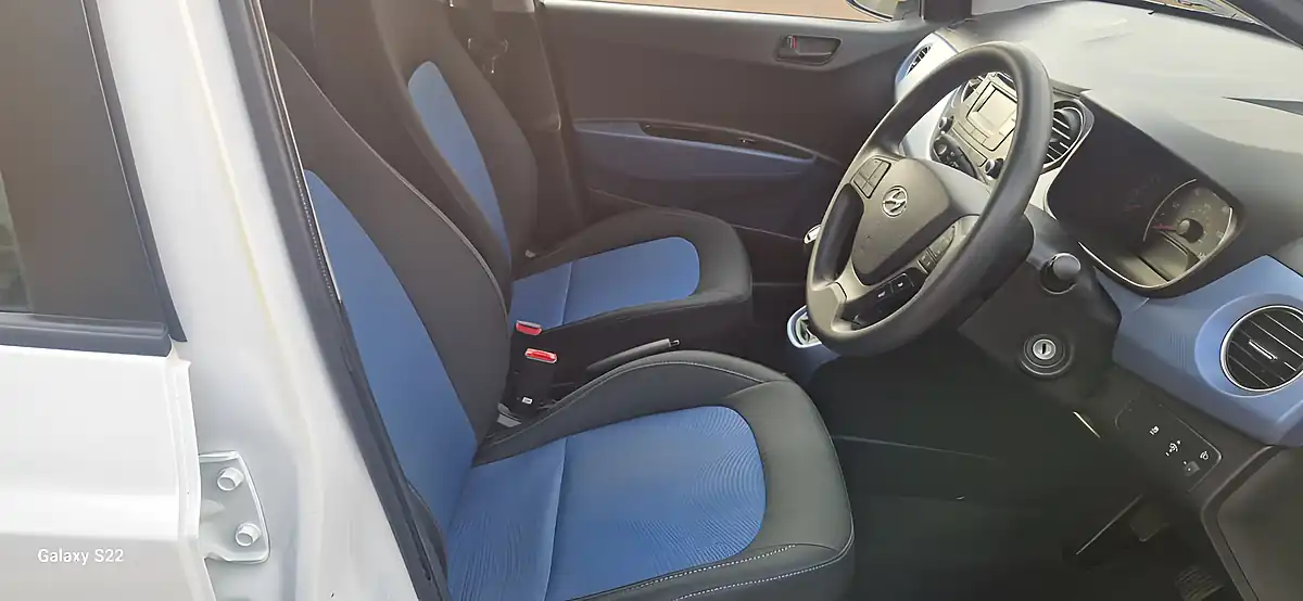 Used 2015 Hyundai i10 Se White - Interior and Exterior details 12