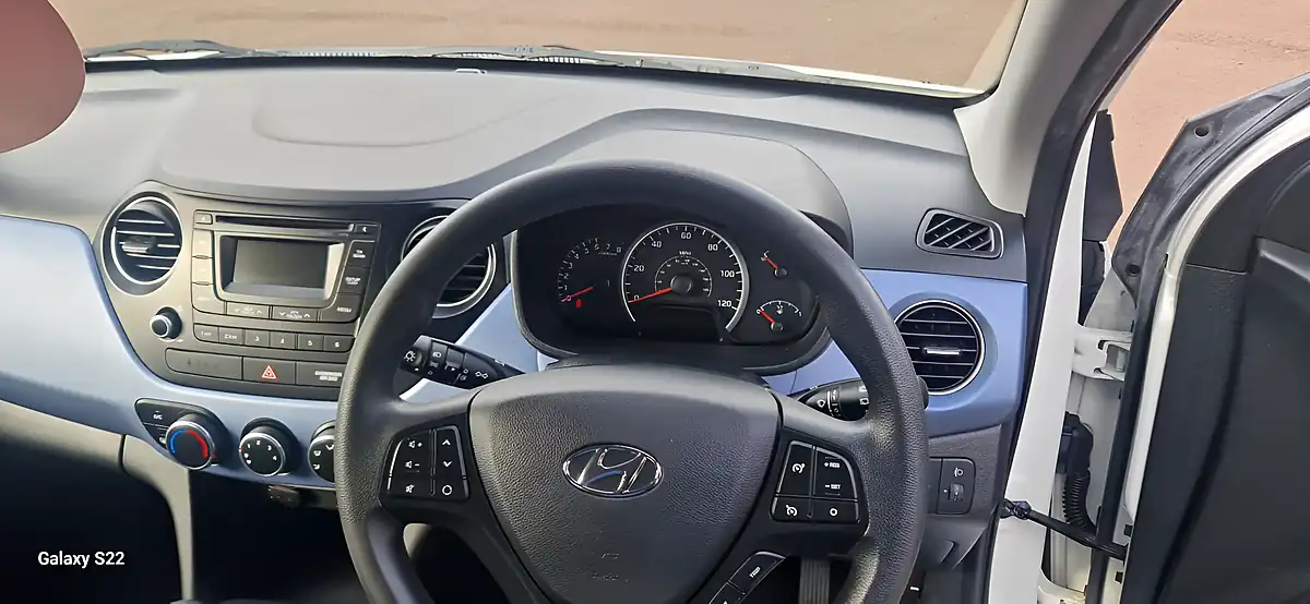 Used 2015 Hyundai i10 Se White - Interior and Exterior details 13