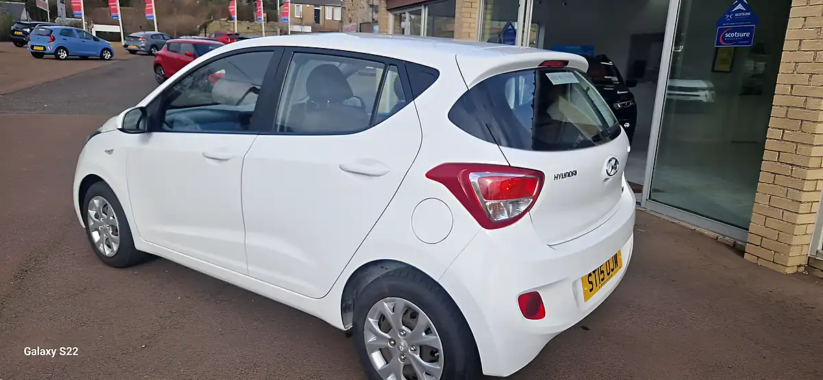 Used 2015 Hyundai i10 Se White - Interior and Exterior details 4