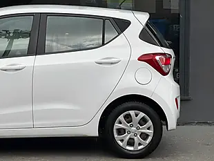 Used 2015 Hyundai I10 Se White - Interior and Exterior details 11