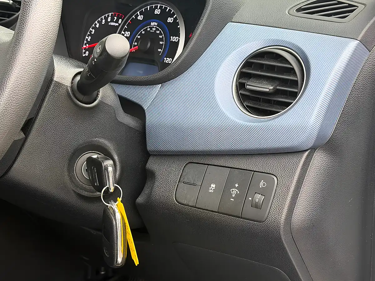 Used 2015 Hyundai I10 Se White - Interior and Exterior details 13