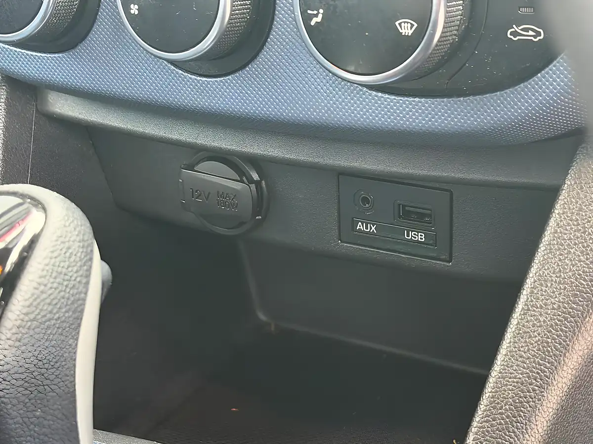 Used 2015 Hyundai I10 Se White - Interior and Exterior details 14