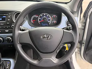 Used 2015 Hyundai I10 Se White - Interior and Exterior details 16