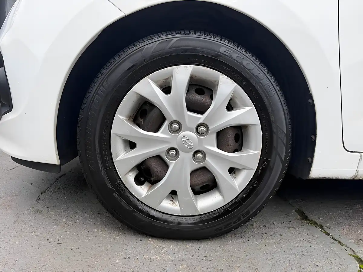 Used 2015 Hyundai I10 Se White - Interior and Exterior details 19