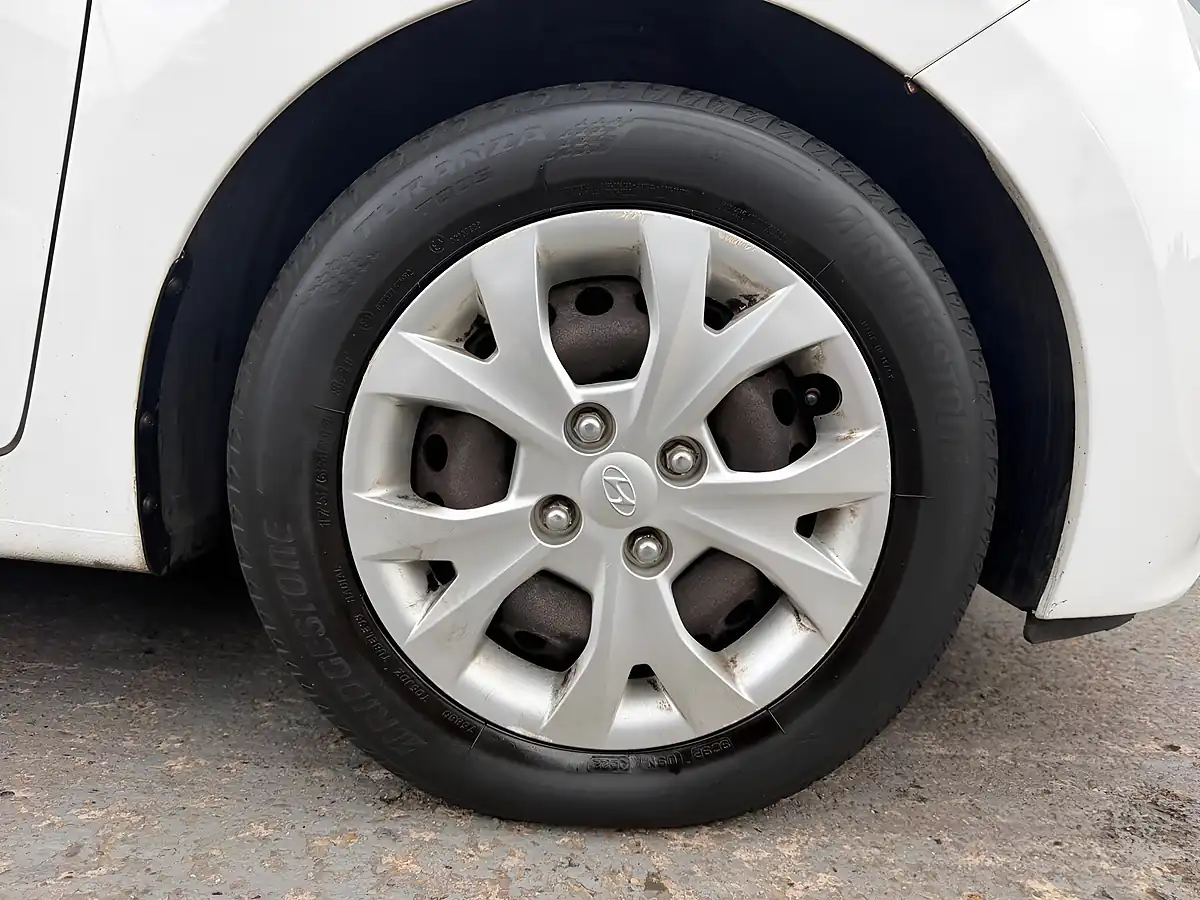 Used 2015 Hyundai I10 Se White - Interior and Exterior details 20
