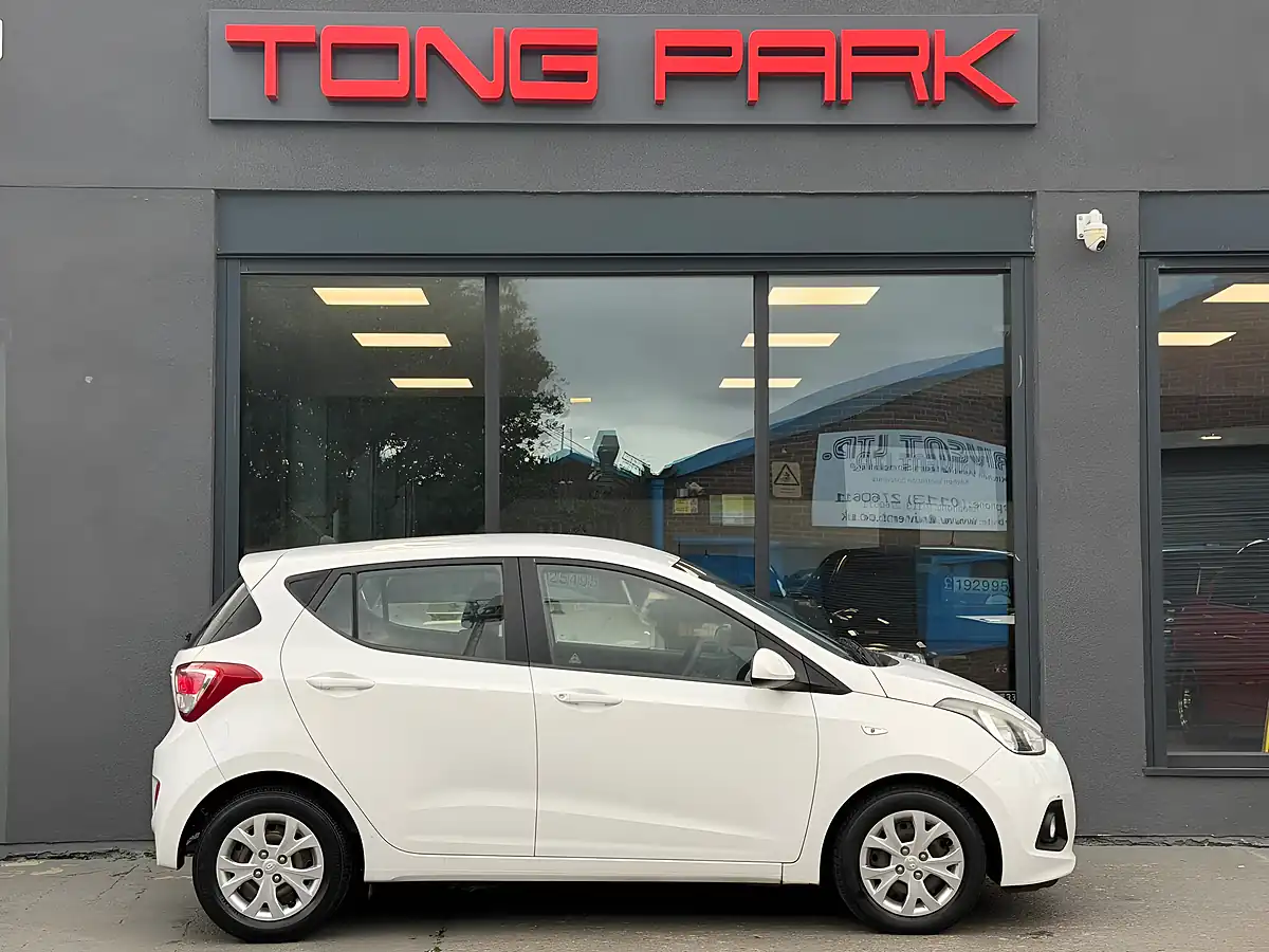 Used 2015 Hyundai I10 Se White - Interior and Exterior details 7