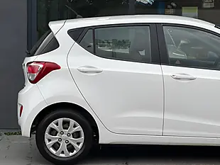 Used 2015 Hyundai I10 Se White - Interior and Exterior details 8
