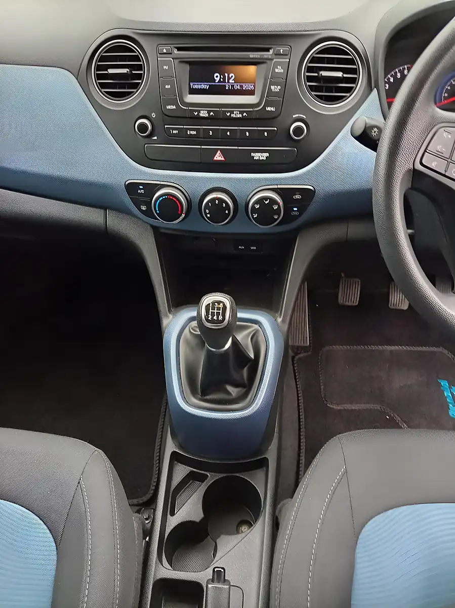 Used 2015 Hyundai i10 Se White - Interior and Exterior details 11