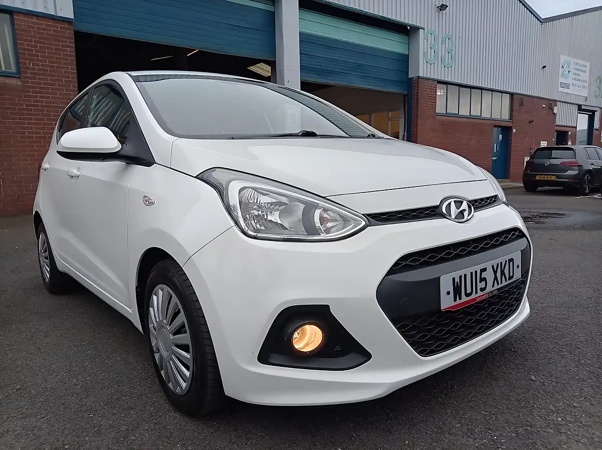 Used 2015 Hyundai i10 Se White - Interior and Exterior details 4