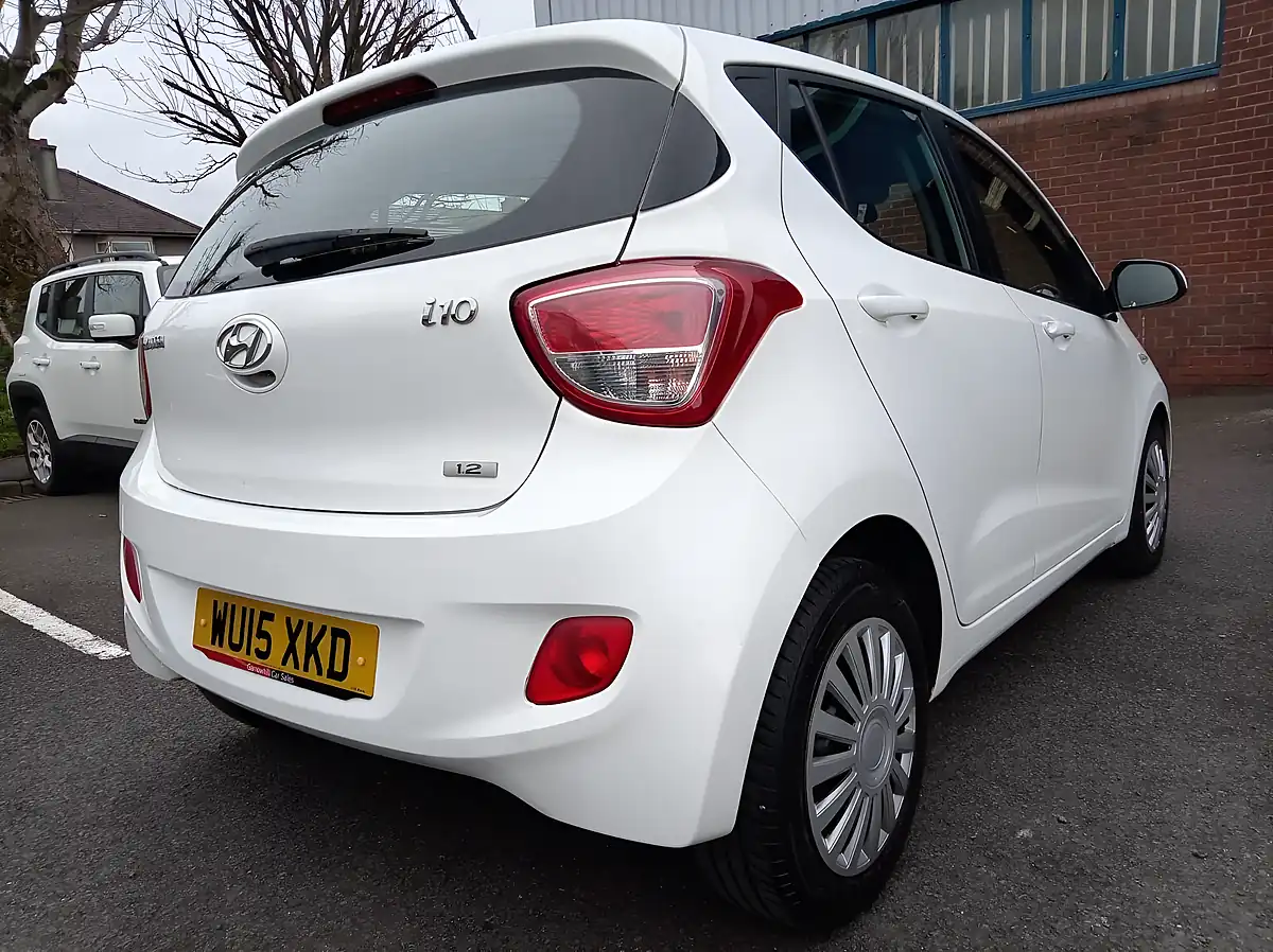 Used 2015 Hyundai i10 Se White - Interior and Exterior details 5