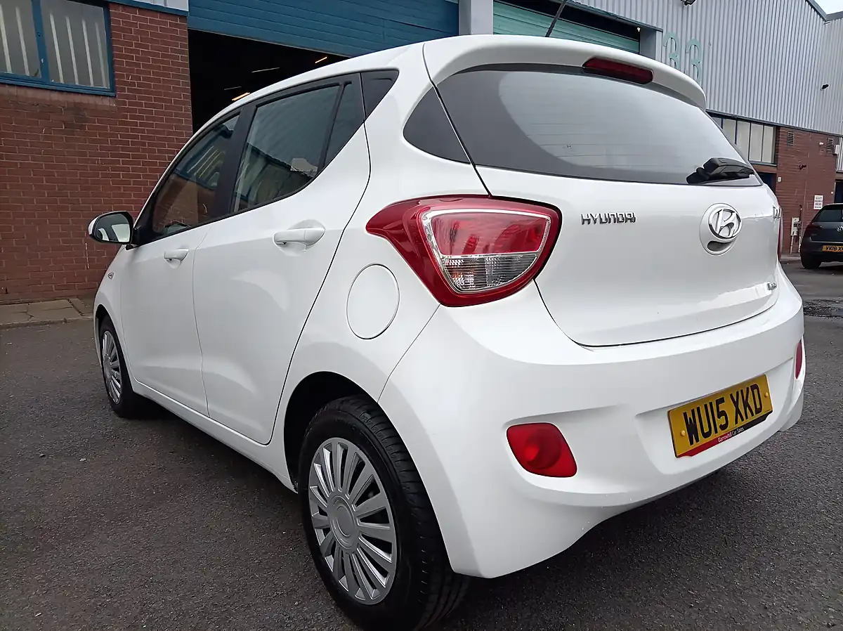 Used 2015 Hyundai i10 Se White - Interior and Exterior details 8