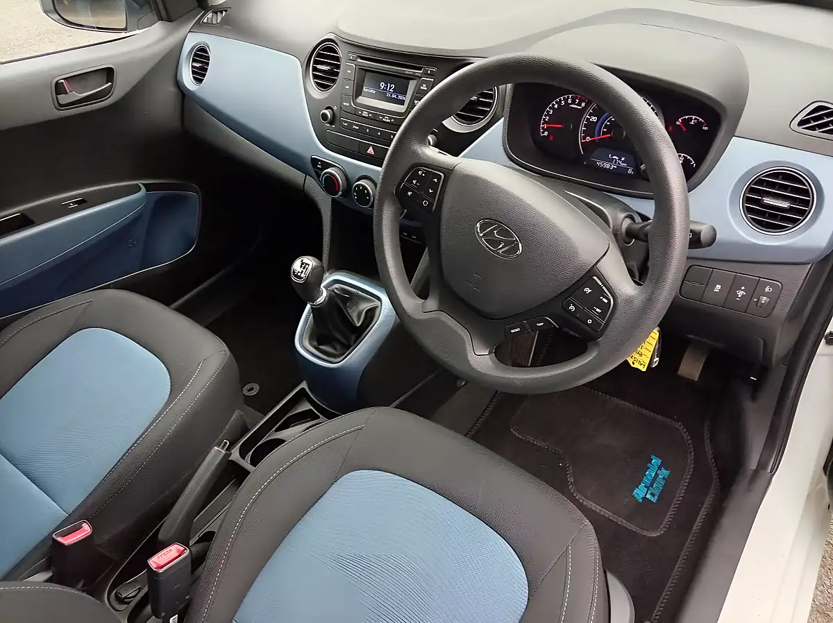 Used 2015 Hyundai i10 Se White - Interior and Exterior details 9