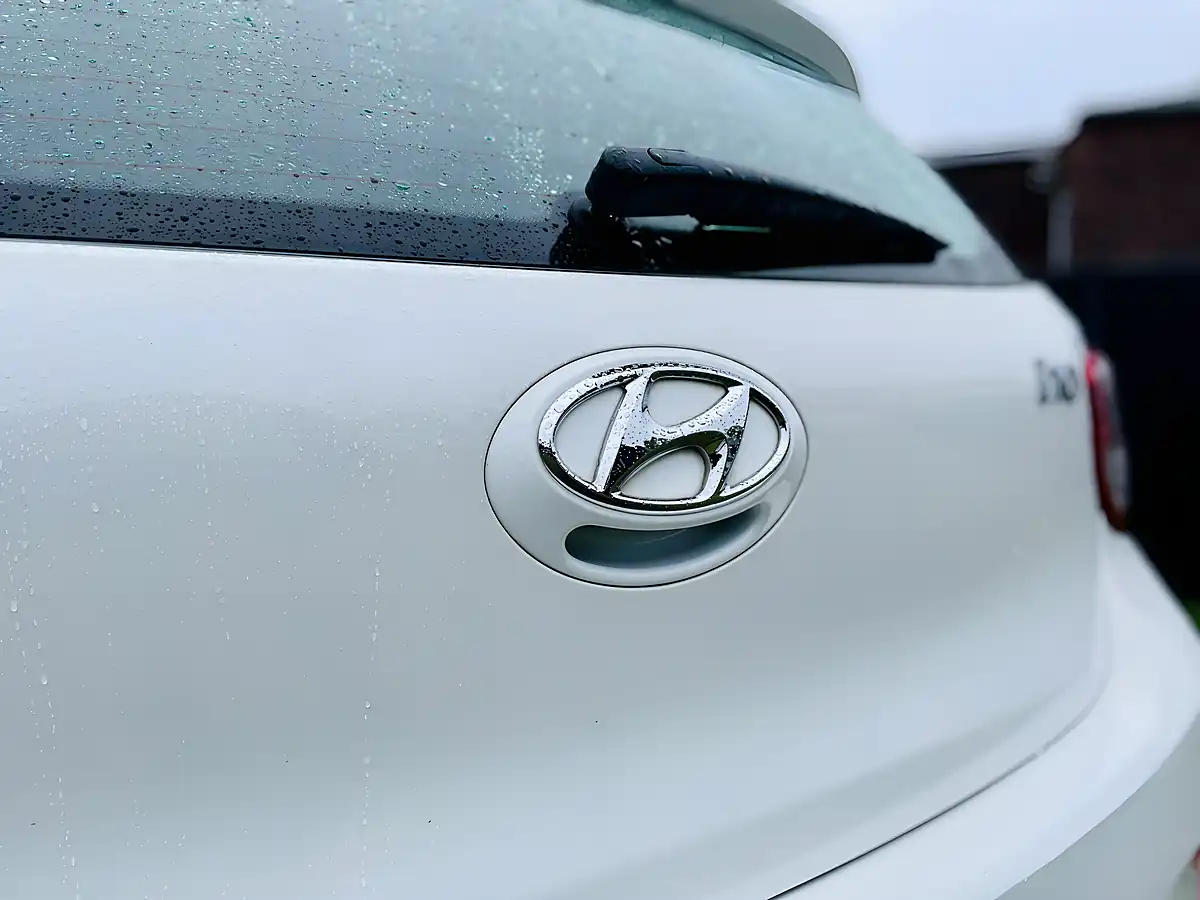 Used 2015 Hyundai i10 Se White - Interior and Exterior details 11