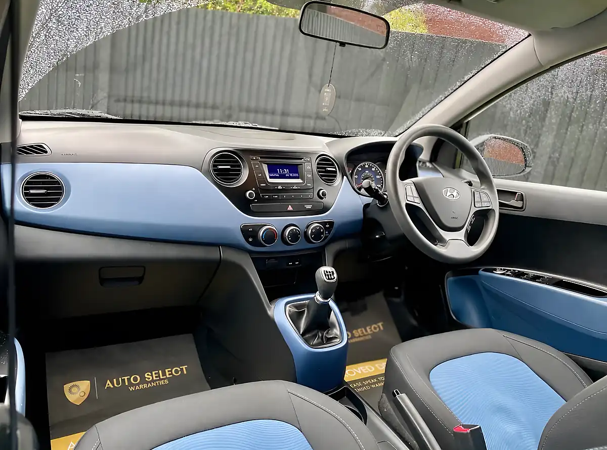 Used 2015 Hyundai i10 Se White - Interior and Exterior details 13
