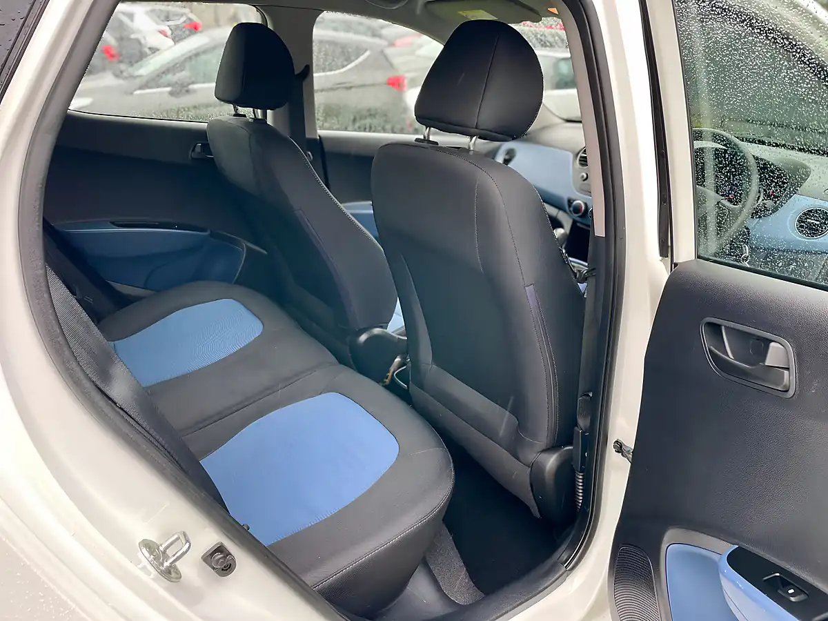 Used 2015 Hyundai i10 Se White - Interior and Exterior details 16