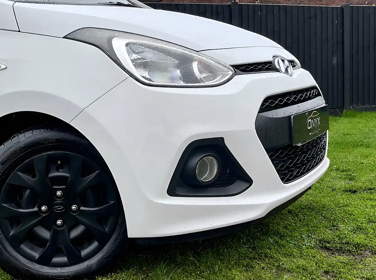 Used 2015 Hyundai i10 Se White - Interior and Exterior details 3