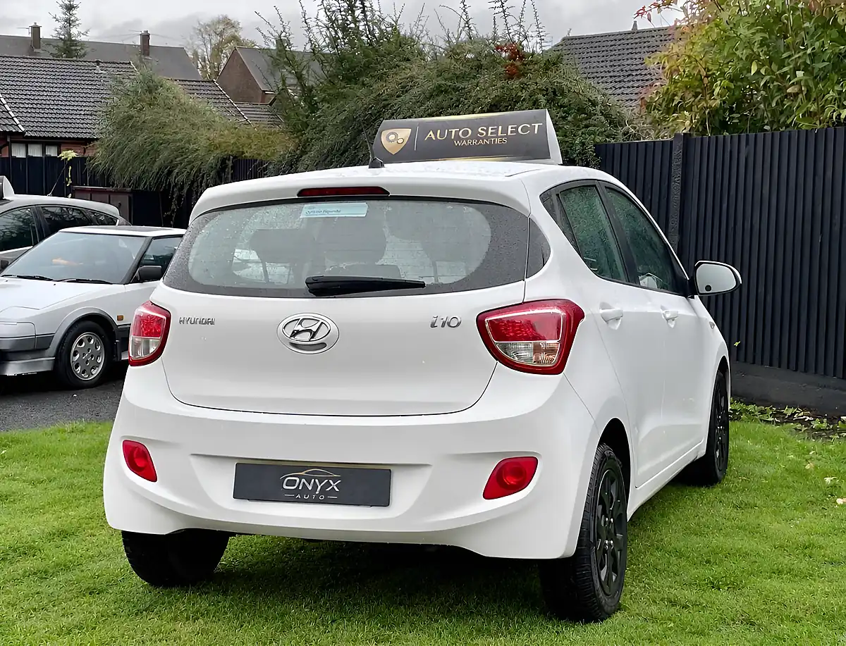 Used 2015 Hyundai i10 Se White - Interior and Exterior details 7
