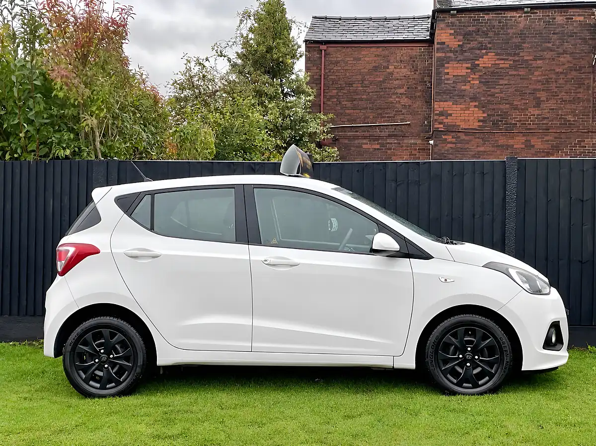 Used 2015 Hyundai i10 Se White - Interior and Exterior details 8