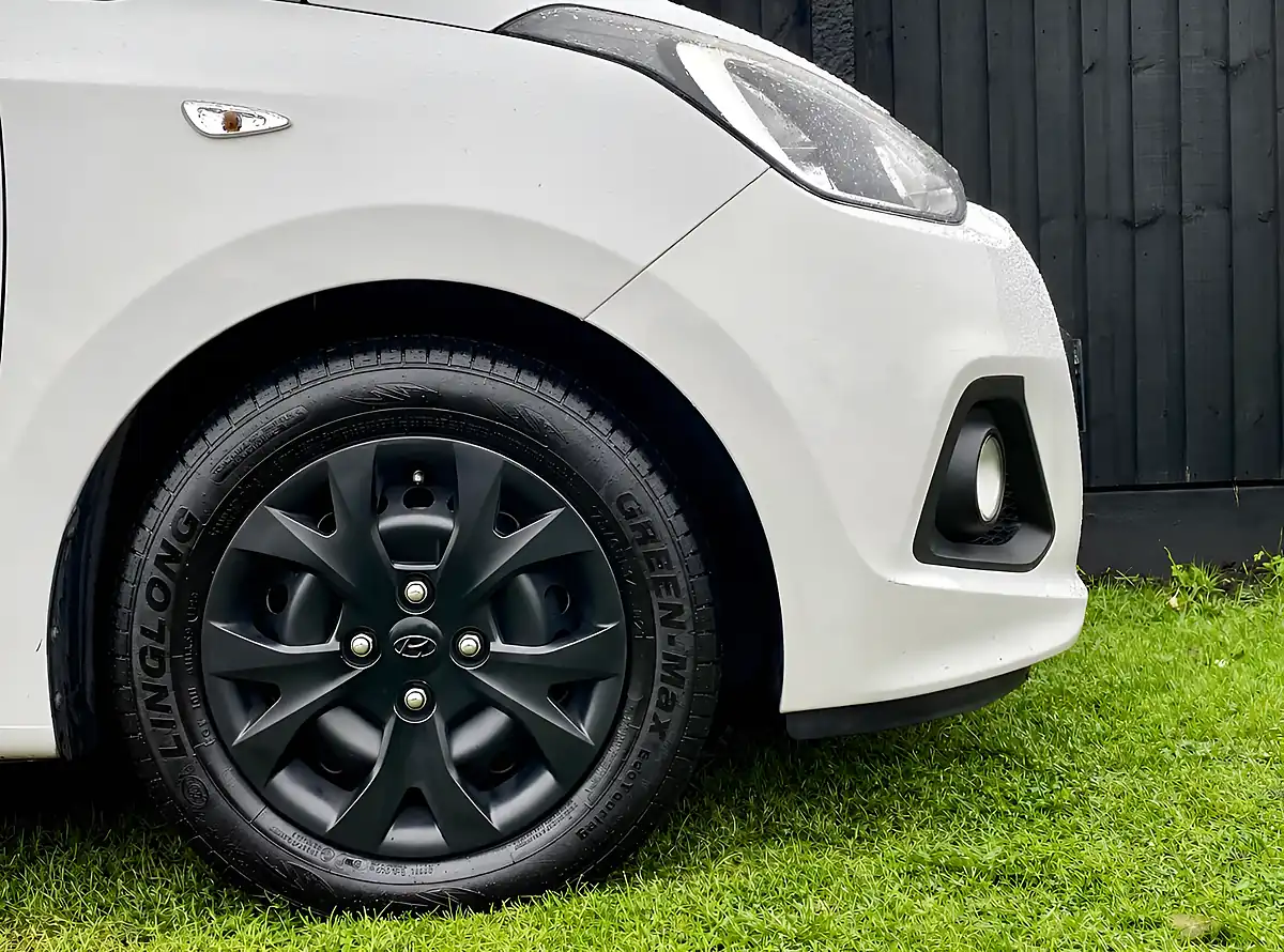 Used 2015 Hyundai i10 Se White - Interior and Exterior details 9
