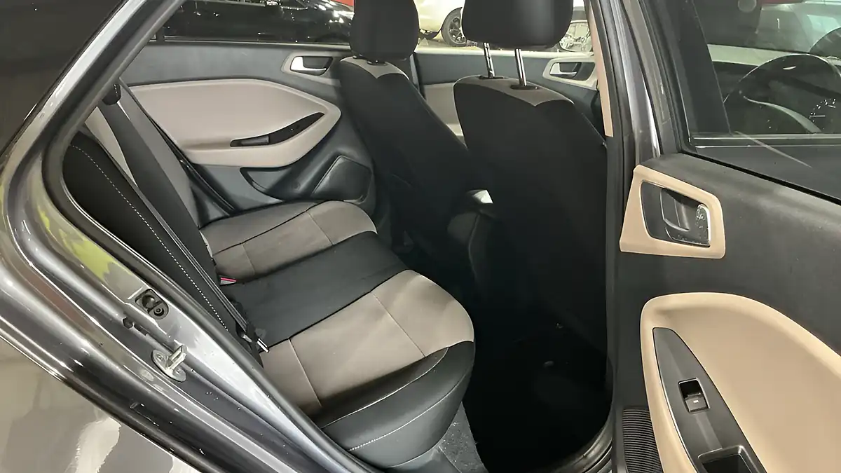 Used 2015 Hyundai I20 1.4 Premium Grey - Interior and Exterior details 4