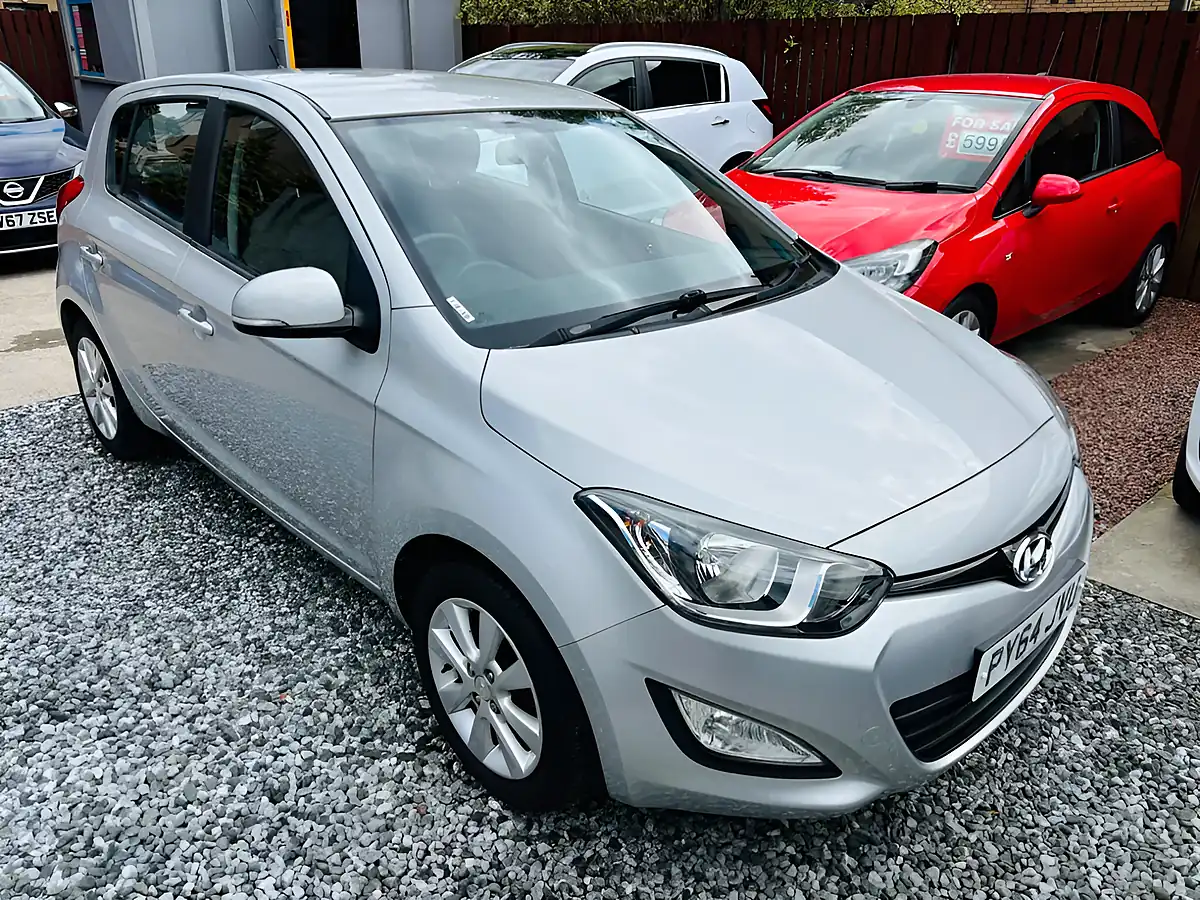 Used 2015 Hyundai i20 Active Silver - Interior and Exterior details 10