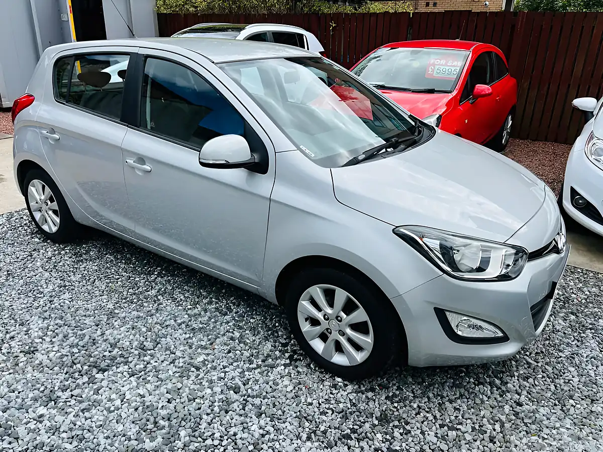 Used 2015 Hyundai i20 Active Silver - Interior and Exterior details 11