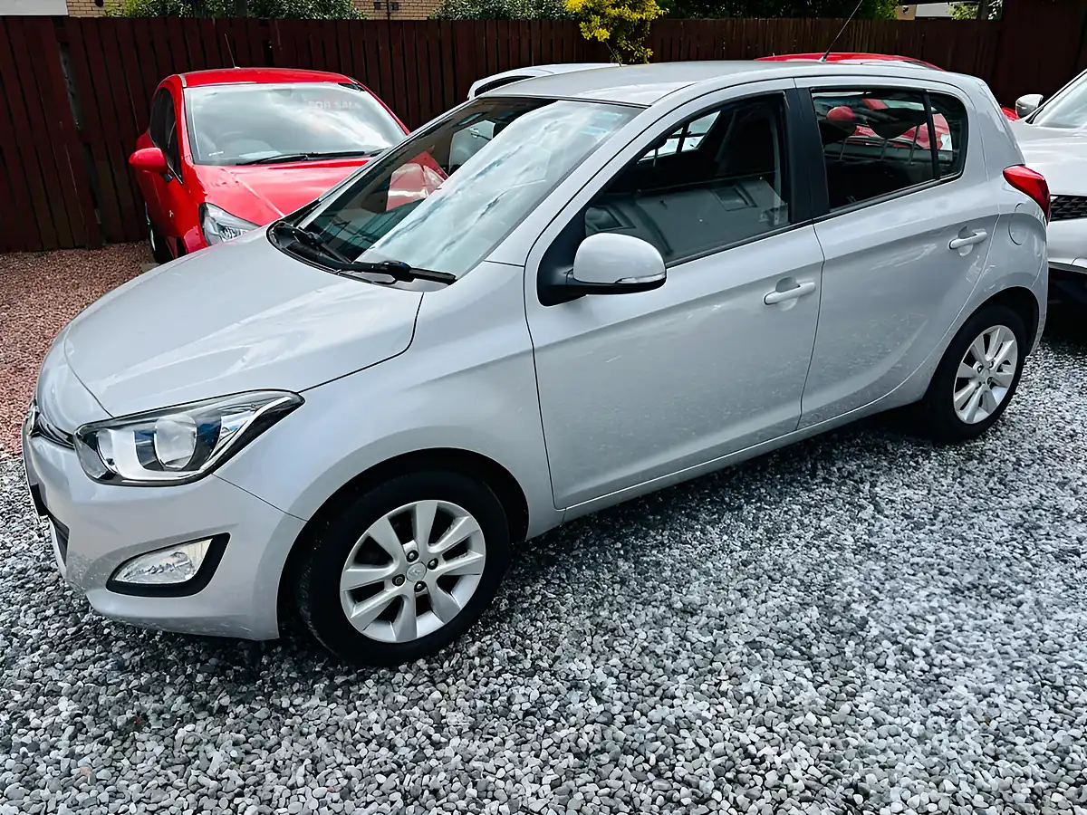 Used 2015 Hyundai i20 Active Silver - Interior and Exterior details 14