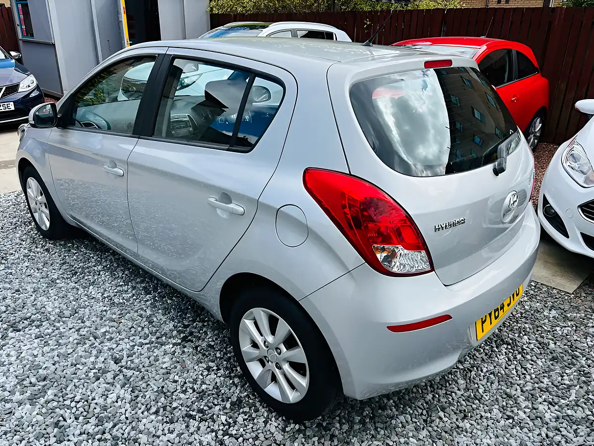 Used 2015 Hyundai i20 Active Silver - Interior and Exterior details 17