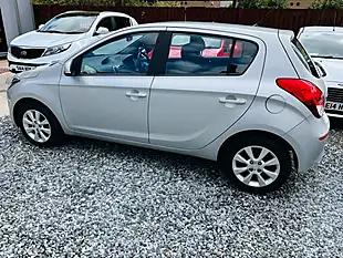 Used 2015 Hyundai i20 Active Silver - Interior and Exterior details 19