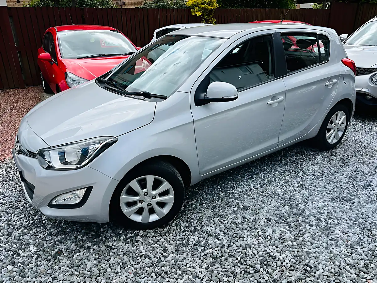 Used 2015 Hyundai i20 Active Silver - Interior and Exterior details 2