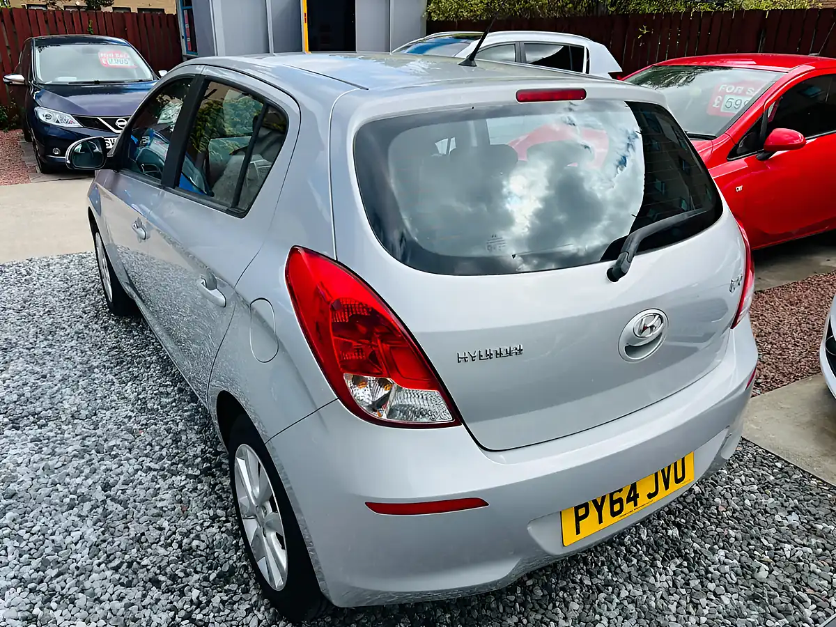 Used 2015 Hyundai i20 Active Silver - Interior and Exterior details 6