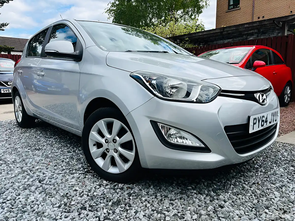 Used 2015 Hyundai i20 Active Silver - Interior and Exterior details 8