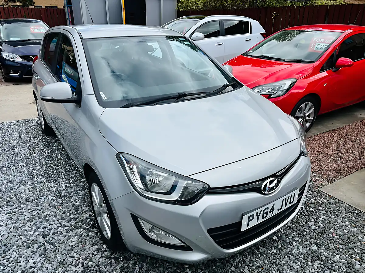 Used 2015 Hyundai i20 Active Silver - Interior and Exterior details 9